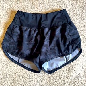 Black Camo Women's Jogging Shorts‎ Key Pocket Front & Back Zipper Pocket Small